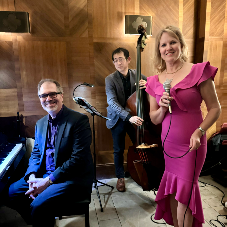 Juliet Ewing at Winnie's Jazz Bar NYC at The Refinery Hotel Juliet Ewing at Winnie's Jazz Bar NYC at The Refinery Hotel-Live Jazz NYC